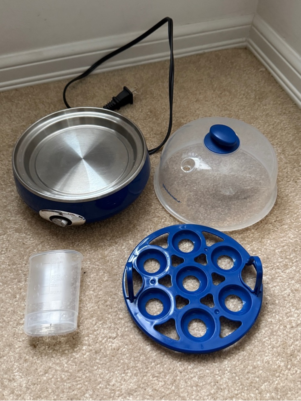 Blue Electric Egg Cooker with Clear Steamer Lid